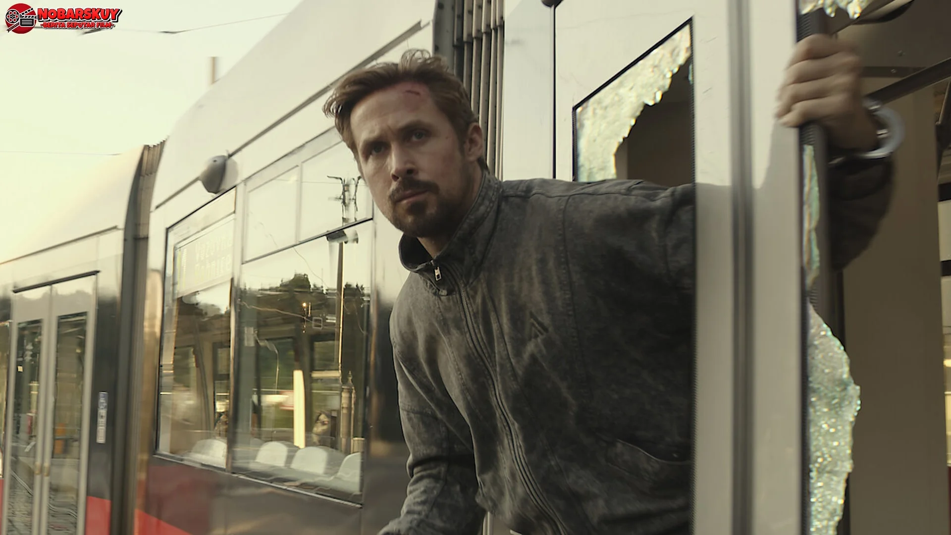 The Grey Man : 4 Plot Twist yang Bikin Film Ini Semakin Heboh