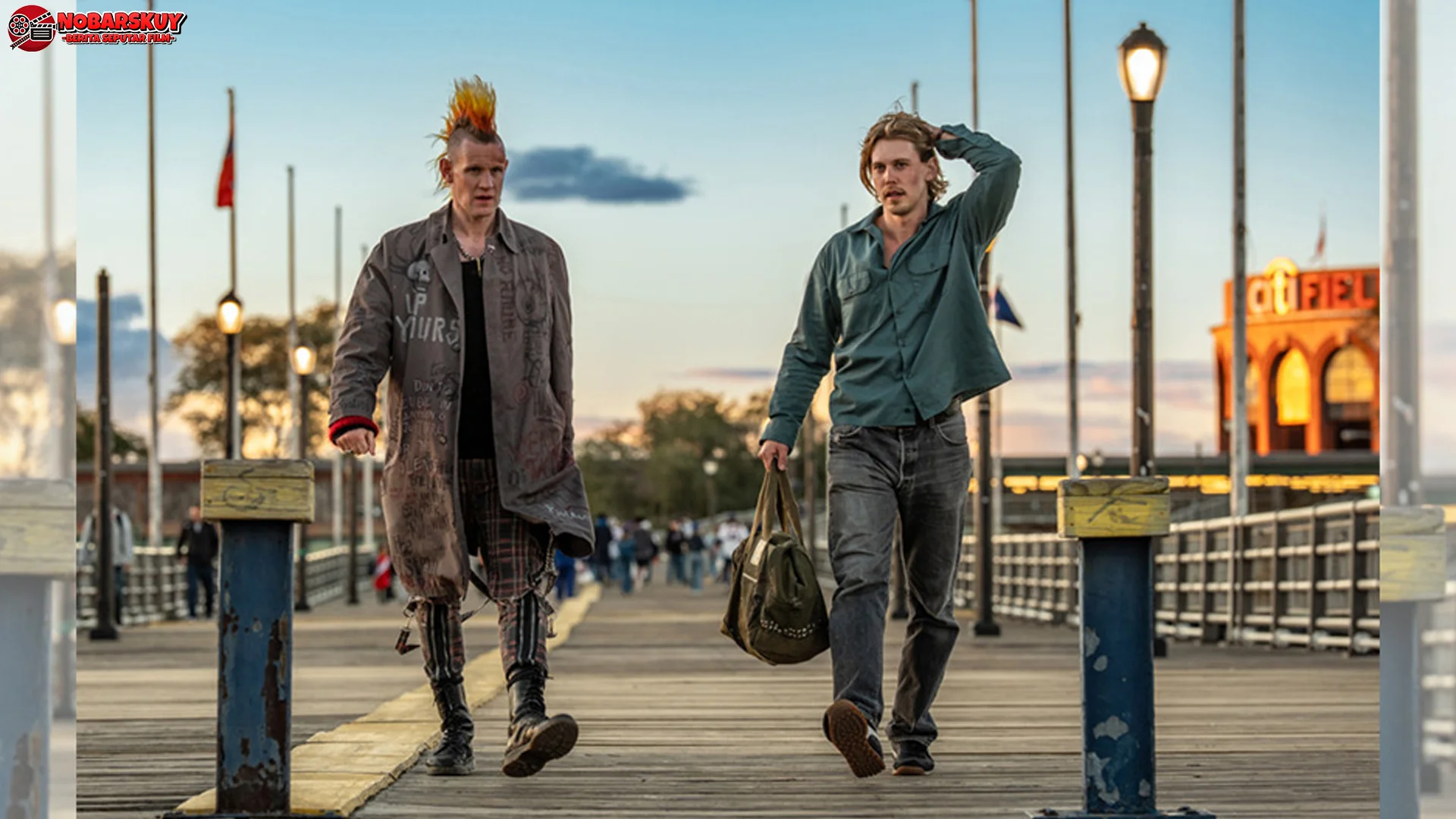 5 Bukti Film Caught Stealing Jadi Thriller Paling Populer Tahun Ini