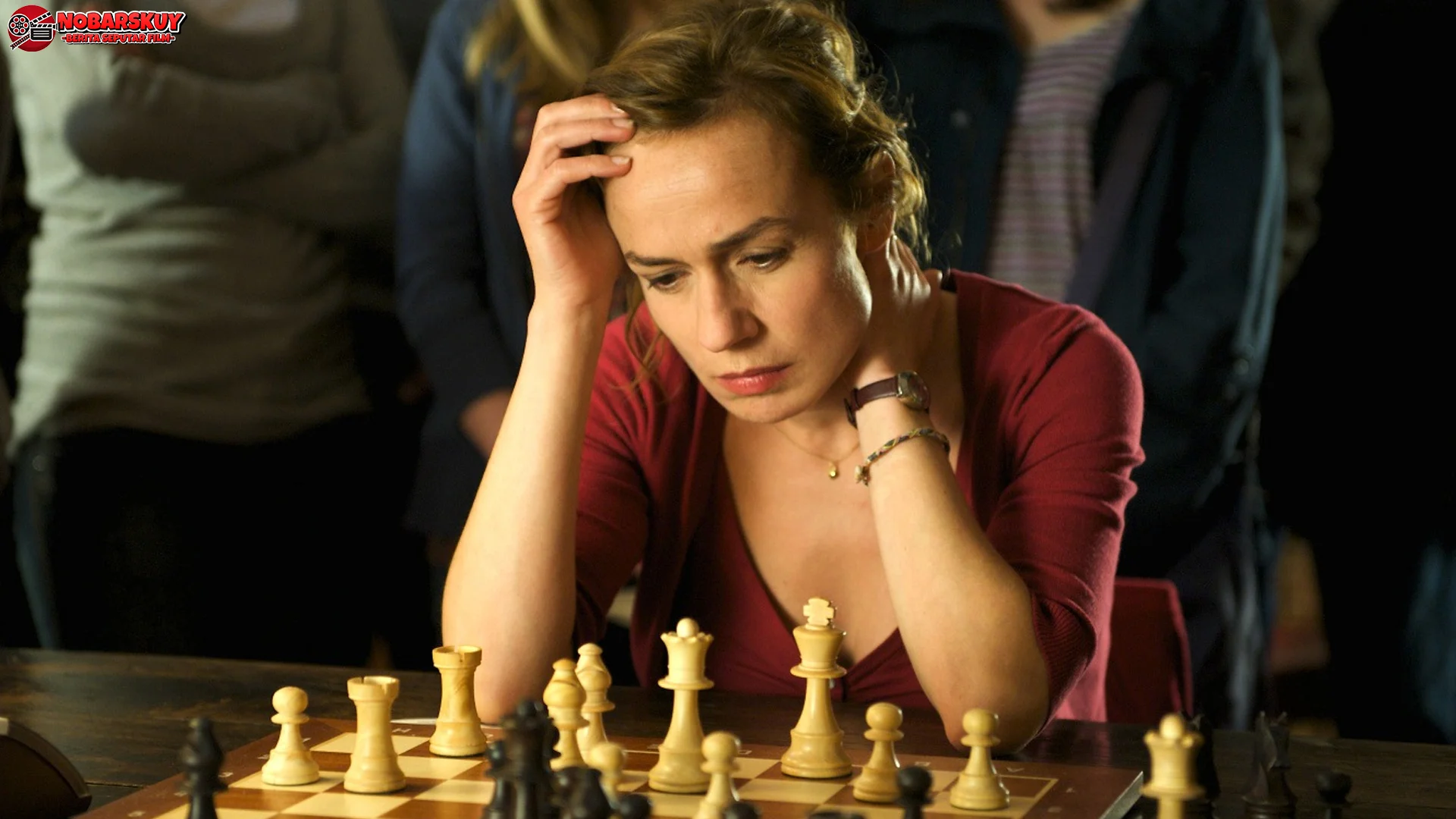 Film Queen of Chess Menawarkan 5 Duel Catur Paling Menegangkan Banget